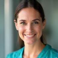 Portrait du Dr. Éloïse Martin, vétérinaire responsable